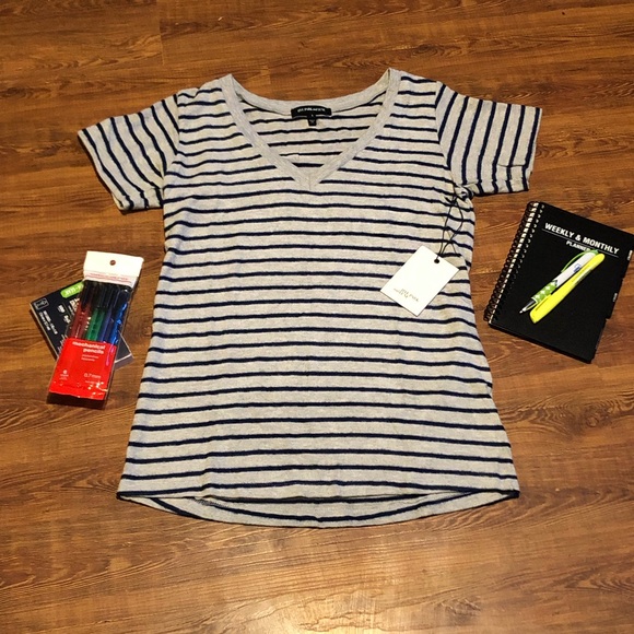 Hye Park & Lune Gray Striped V Neck Tee - Picture 1 of 2